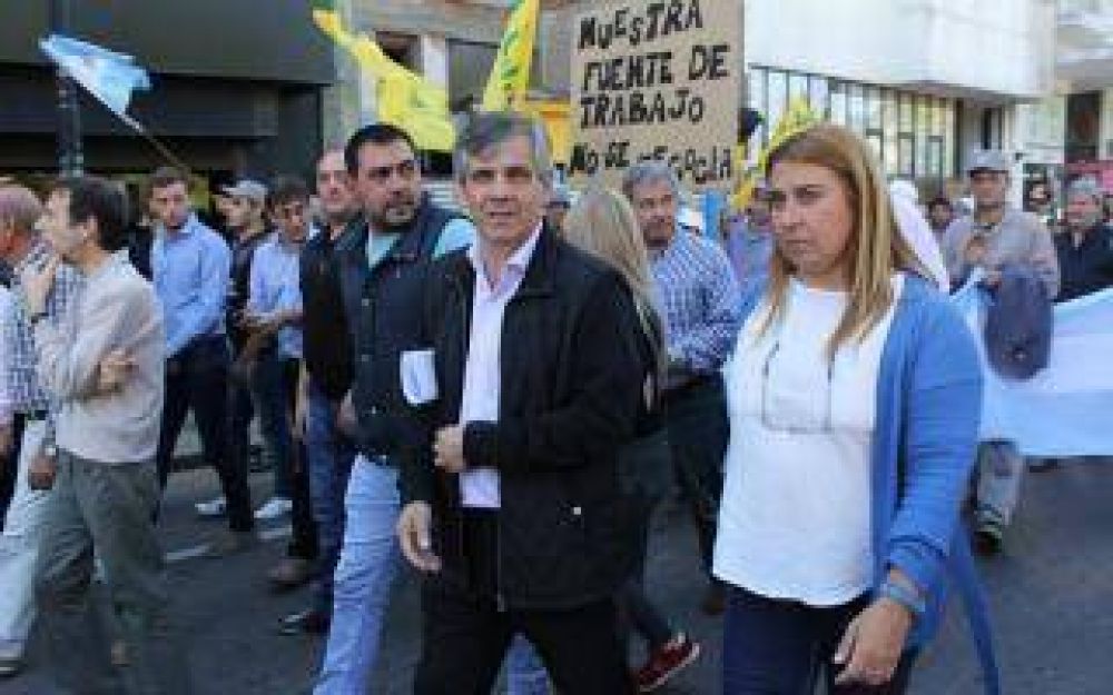 Britos respald a trabajadores de SanCor que protestaron en Chivilcoy