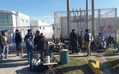 Denuncian despidos y realizan un paro en un laboratorio veterinario de Pilar