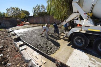 Avanza el Plan de Pavimentaci�n de Calles de Tierra en La Carcova