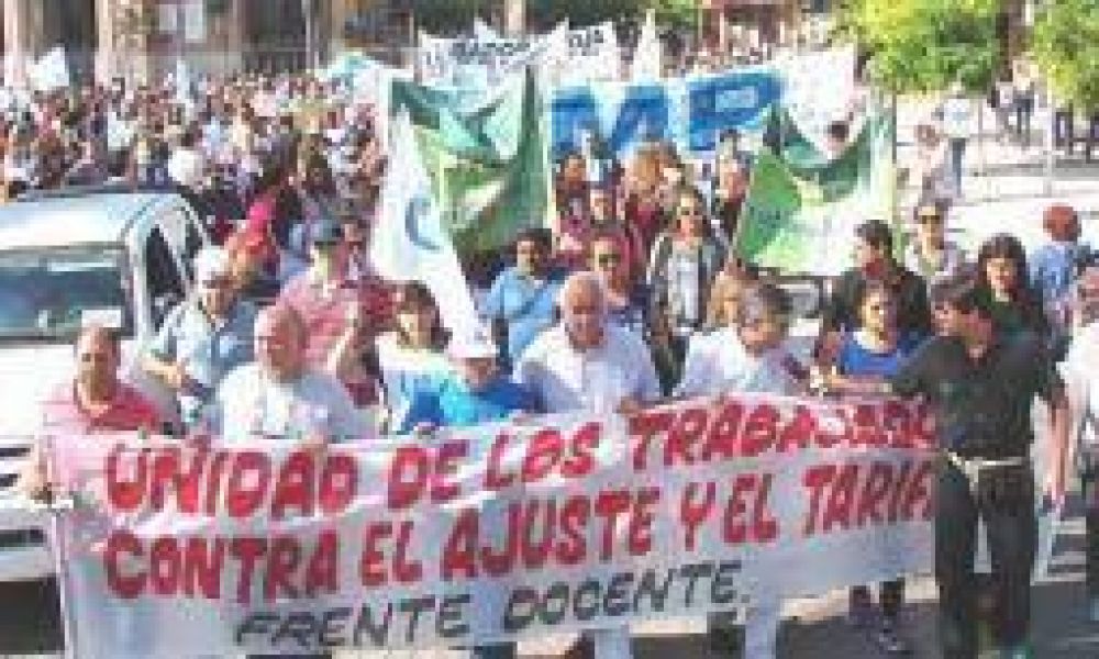 AMP denuncia descuentos de hasta $3.000 a docentes