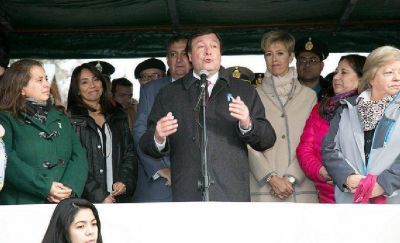Weretilneck particip� de los actos por el 115� aniversario de Bariloche