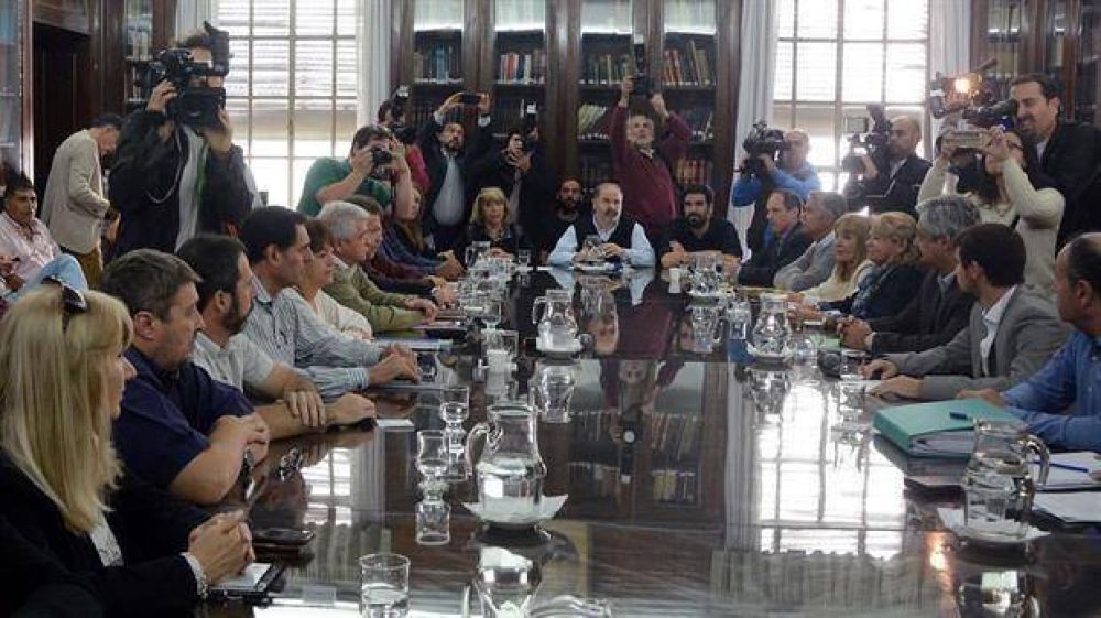 Los docentes bonaerenses eval�an romper la tregua con Vidal y volver al paro