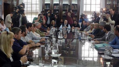 Los docentes bonaerenses eval�an romper la tregua con Vidal y volver al paro