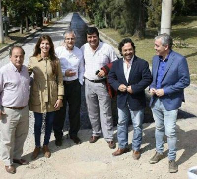 S�enz supervis� obras junto a dirigentes pol�ticos