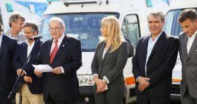 Naci�n entreg� diez nuevas ambulancias para Tucum�n