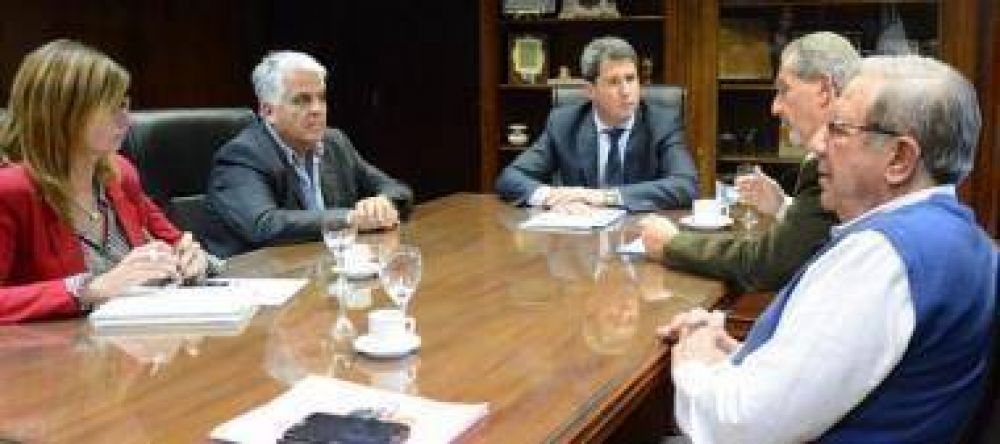 Competitividad y fomento de la industria, los planteos de la UISJ a U�ac