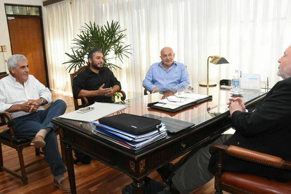 Verna se reuni� con el intendente de Puel�n, que se arrepinti� de las cr�ticas