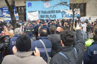 El Ejecutivo ratific� que les descontar� el d�a de huelga a los municipales