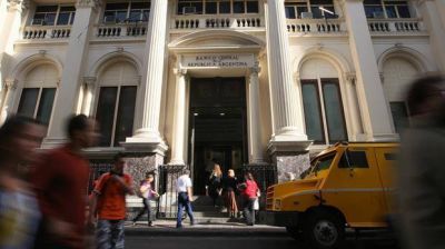 Para sostener al d�lar, dejan a los bancos comprar la cantidad que quieran