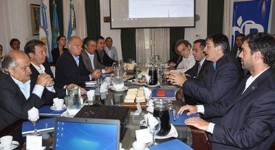 Bullrich present� el programa Asistir� junto a intendentes de la Regi�n