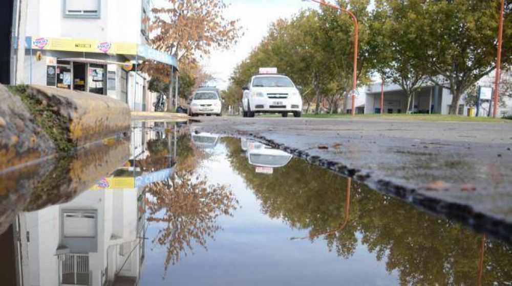 Colapsaron las cloacas en pleno centro de Cipolletti