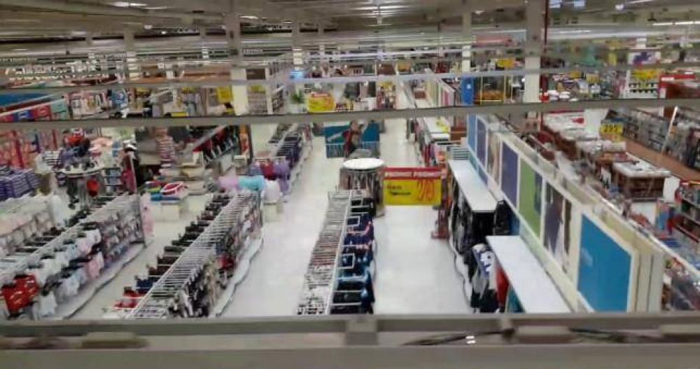 Supermercados evalan despidos y cierre de locales