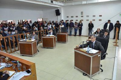Adhesi�n de los concejales al petitorio de la Asamblea Abierta