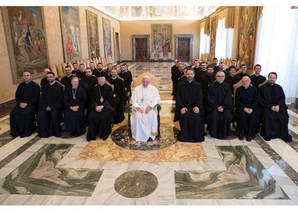 El Papa abraza a los cristianos de Oriente golpeados por la violencia