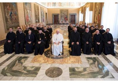El Papa abraza a los cristianos de Oriente golpeados por la violencia