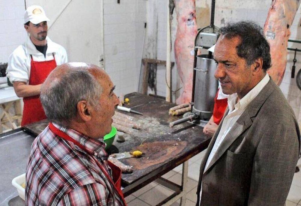 Scioli recorri� Mercedes junto a 