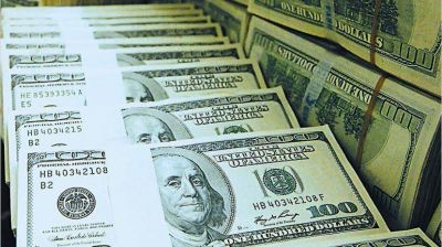 Compras de la banca oficial no alcanzaron para sostener el d�lar, que cerr� $ 15,64