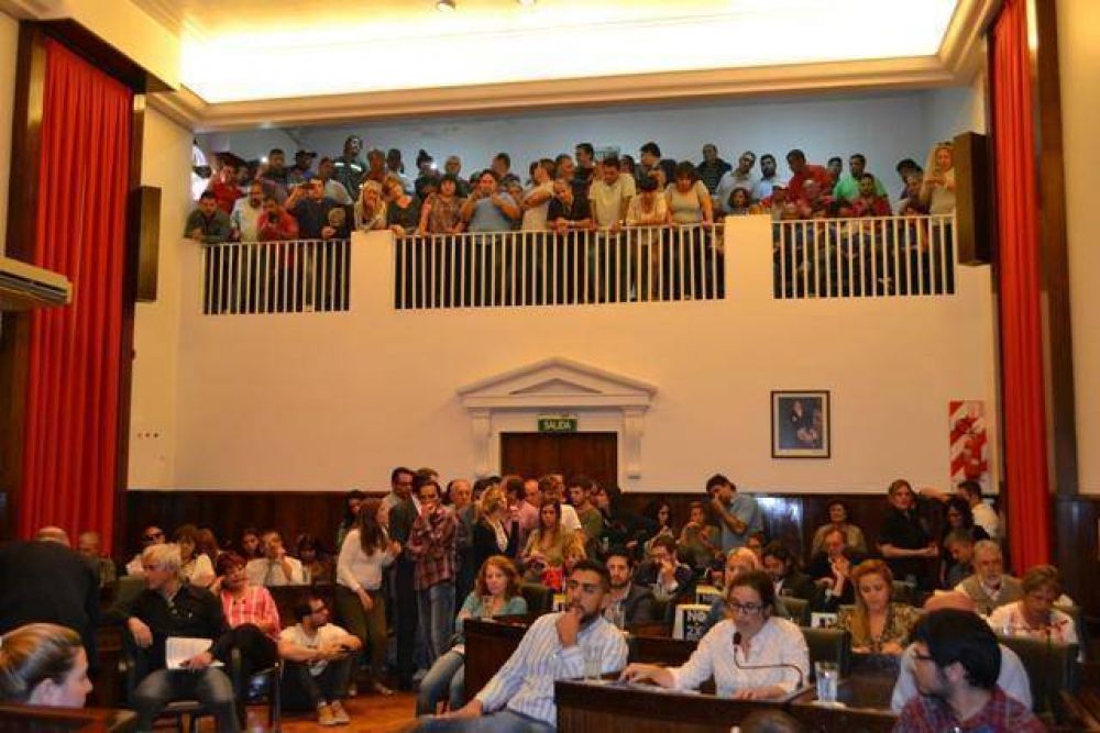 Con cr�ticas de la oposici�n, Mor�n aprob� su Convenio Colectivo de Trabajo