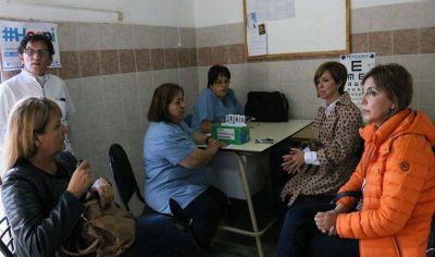 Gaby Amoroso contin�a su recorrida por Centros de Salud capitalinos