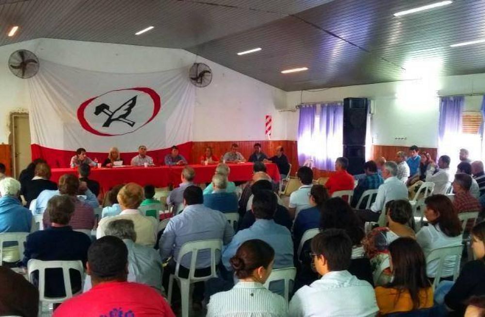 La UCR convoc� a un gran frente opositor