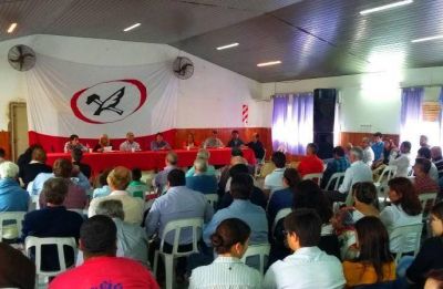 La UCR convoc� a un gran frente opositor