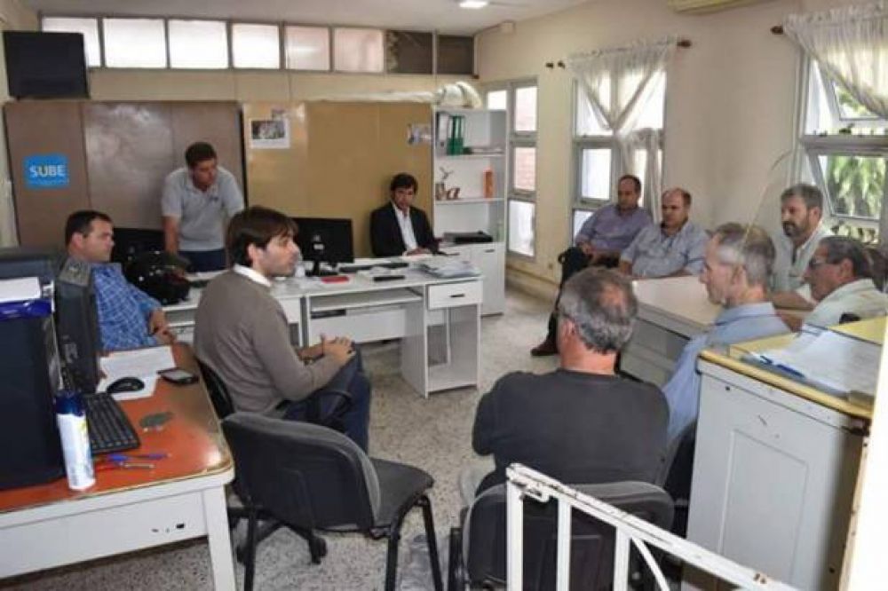 El Intendente se reuni� con vecinos de La Emilia y hablaron sobre nuevas obras h�dricas