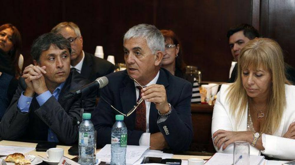 Mart�nez particip� de la tercera reuni�n de ministros de salud