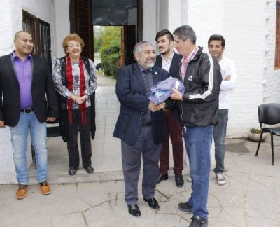 Se entregaron uniformes nuevos al personal de Defensa Civil