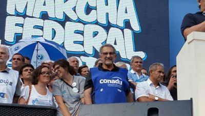 Docentes universitarios amenazan con retirarse de la negociaci�n