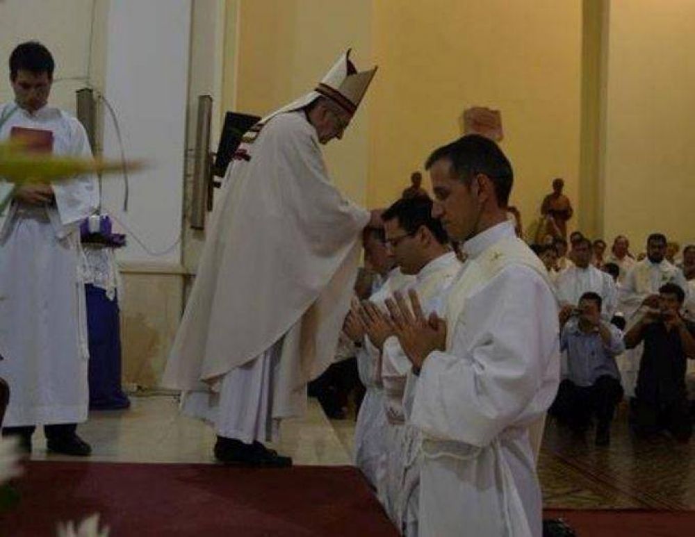 Mons. Mart�nez: �Necesitamos de j�venes que quieran donar sus vidas a Dios�