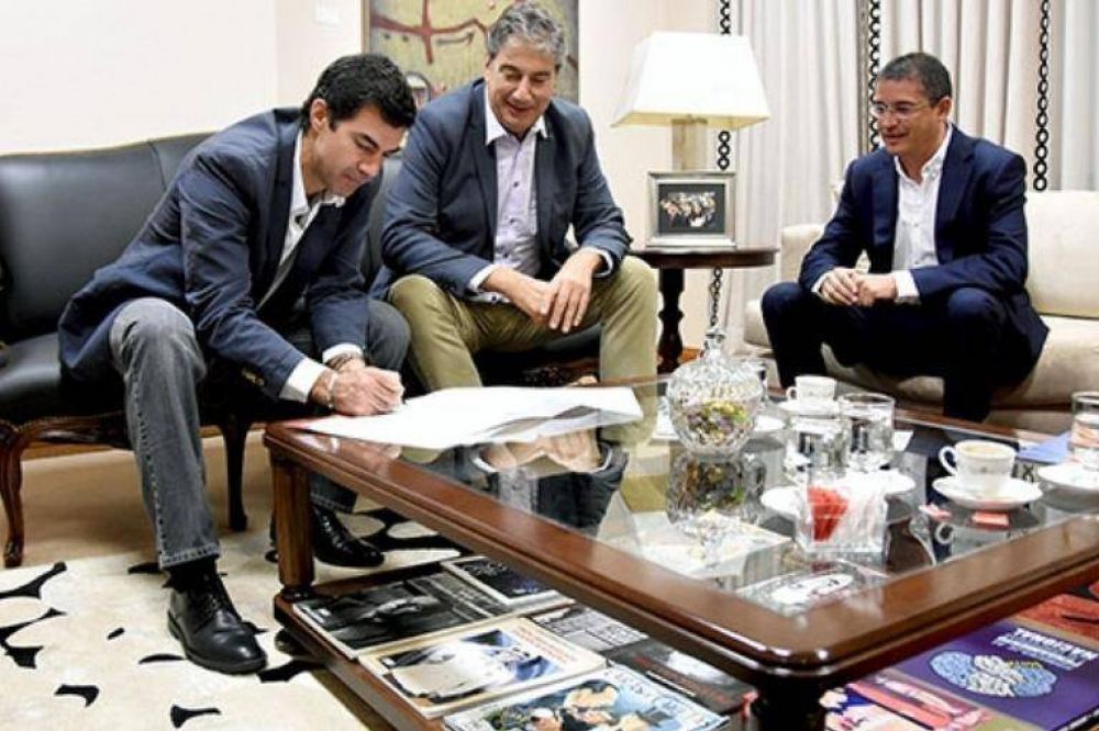 El gobernador Juan Manuel Urtubey rumbo a Espa�a