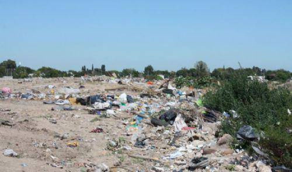 Berazategui: denuncian que un basural ilegal contamina el agua