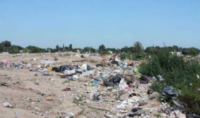 Berazategui: denuncian que un basural ilegal contamina el agua