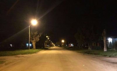 Mar Chiquita: Colocan 350 luminarias en zonas costeras aleda�as a Santa Clara del Mar