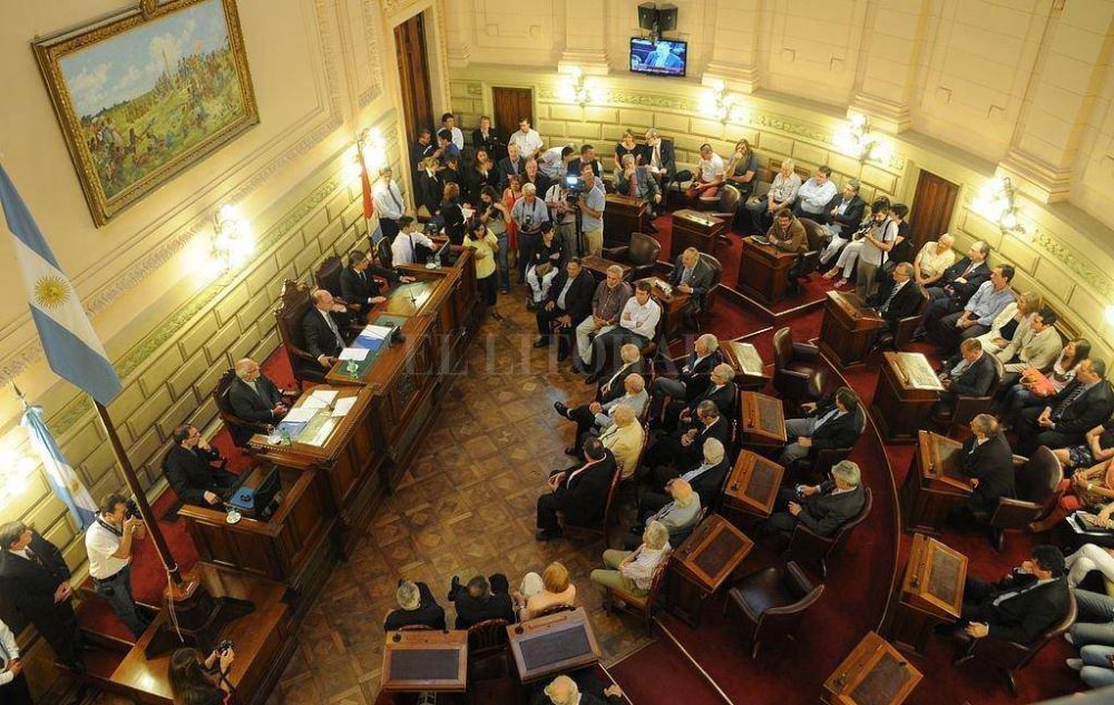 Senadores justicialistas insisten con crear una comisi�n bicameral en materia de obras h�dricas
