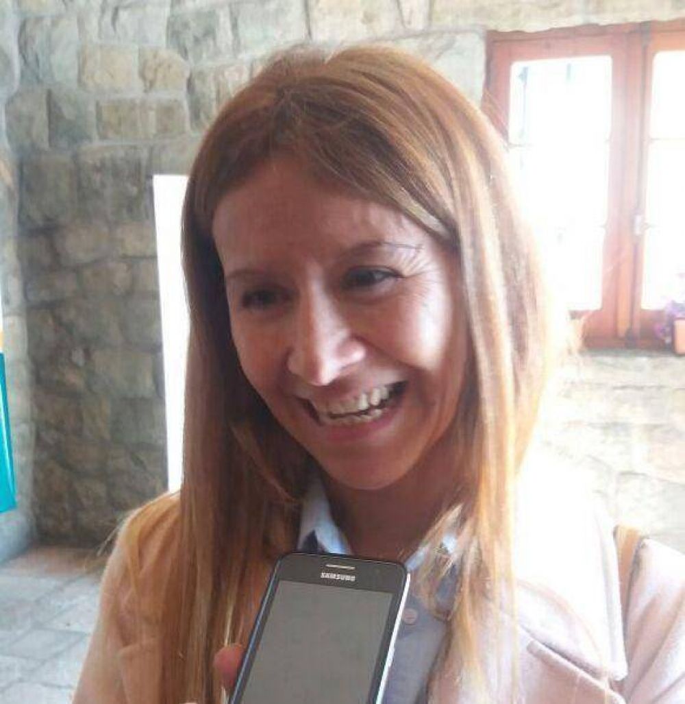 Beatriz O�ate se present� con Gennuso y la semana pr�xima define su equipo