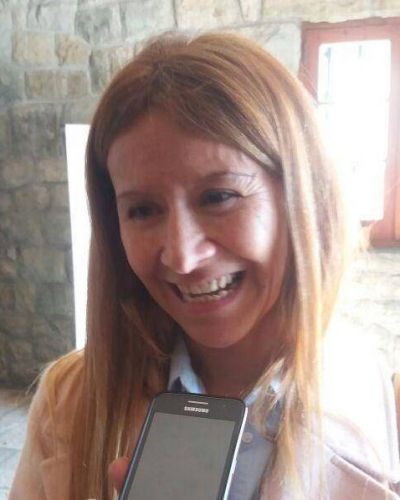 Beatriz O�ate se present� con Gennuso y la semana pr�xima define su equipo