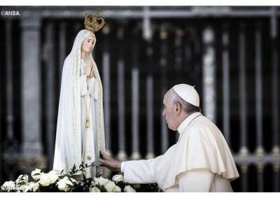 Papa: peregrino a F�tima para rogar por la humanidad