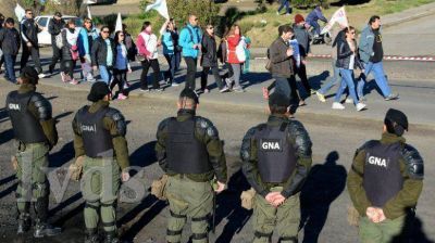Protesta de estatales con volanteada en la planta de osmosis inversa