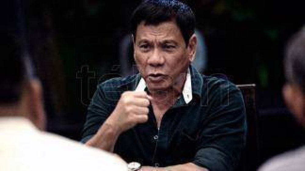 Duterte se endurece y designa militares al frente de dos ministerios