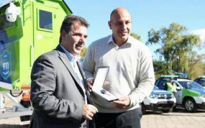 Molina y Ritondo inauguraron torre de control m�vil y pusieron en marcha 22 patrulleros