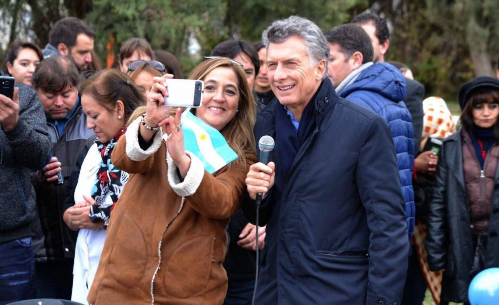 Macri en el sur de Mendoza: internet en Bardas Blancas y aterrizaje de emergencia