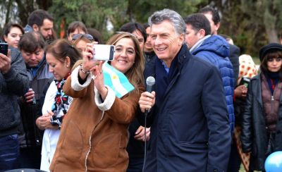 Macri en el sur de Mendoza: internet en Bardas Blancas y aterrizaje de emergencia