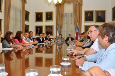 No hubo avances en la paritaria docente, por lo cual los gremios ratificaron el paro de este jueves 