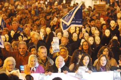 Terror en el jard�n, masivas movilizaciones, la fiesta �inolvidable� y las Horas