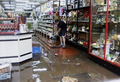 Luego del temporal, 70 comerciantes recibieron su certificado para tramitar pr�stamos