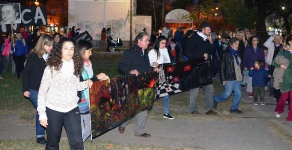 Al grito de �nunca m�s� y �30.000 desaparecidos presentes� Saladillo march� por el pol�mico fallo de la Corte