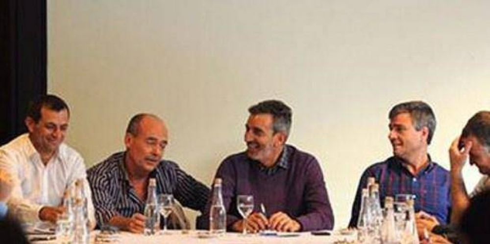 En medio de la marcha en contra del 2x1, Randazzo mantiene un encuentro con un pu�ado de intendentes