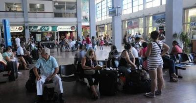 Choferes paralizaron tres empresas de larga distancia por falta de pago