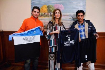 La Gobernadora entreg� indumentaria y elementos deportivos al Club San Esteban